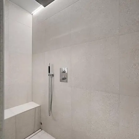别墅 Funkisvilla I Molnasen 哈尔斯塔